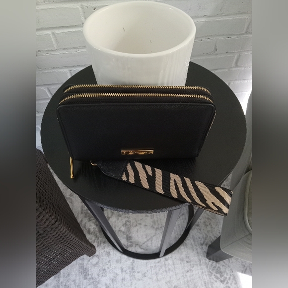 Joy Mangano double zip wallet/wristlet - Picture 6 of 11